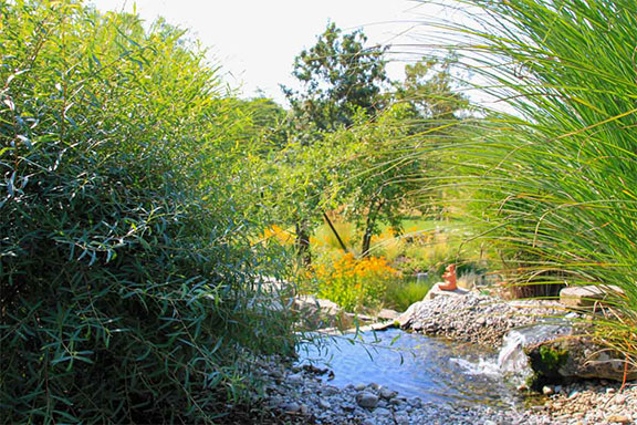 klinik-windach-garten-flusslauf